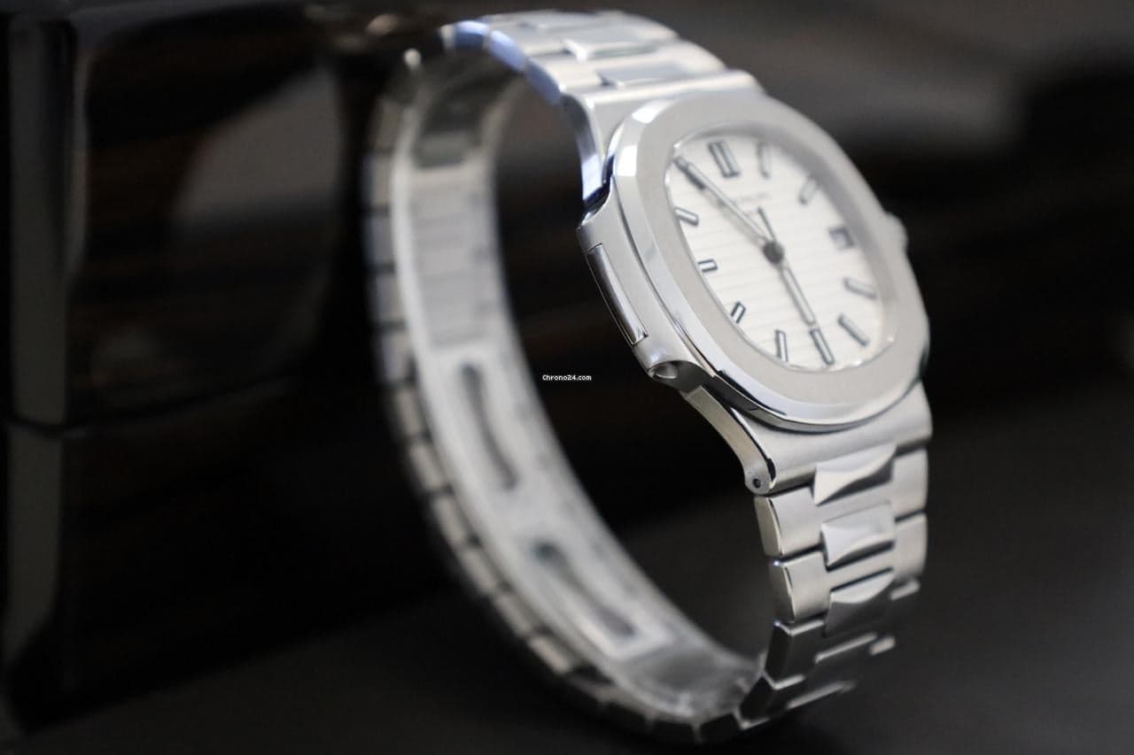 Patek Philippe Nautilus 5711/1A-011 White dial from 2015 - excellent condition - Thumbnail 5