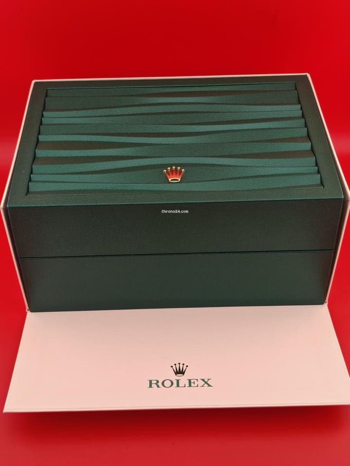 Rolex Oyster Perpetual 41 mm, NEW, 134300 2025 Beige Dial, Full set, Unworn - Thumbnail 4