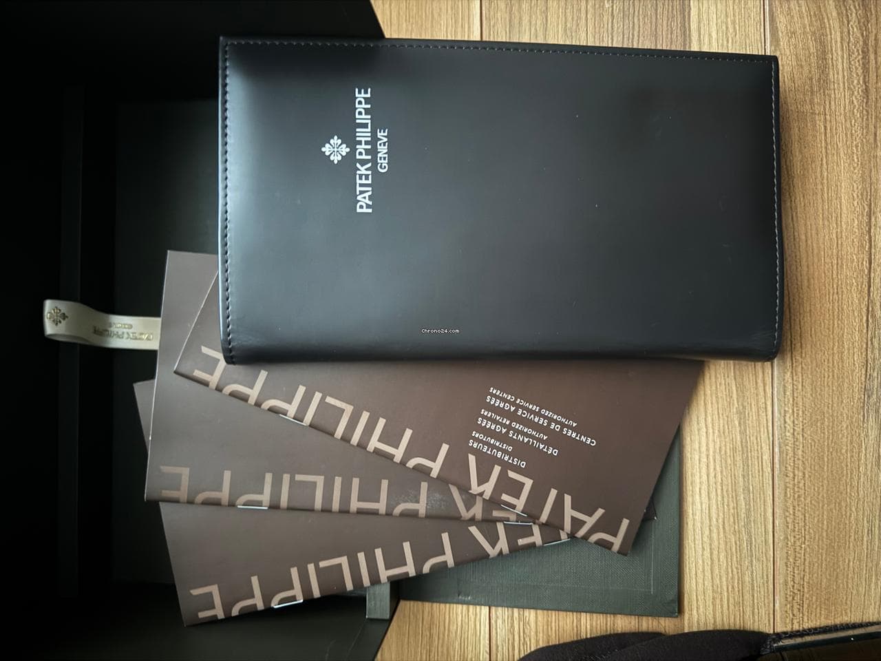 Patek Philippe Nautilus 2018 white dial full set 99% condition - Thumbnail 8