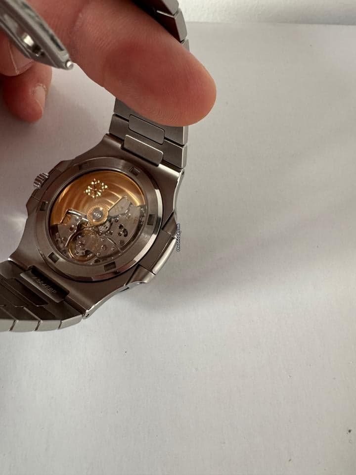 Patek Philippe Nautilus 2018 white dial full set 99% condition - Thumbnail 6