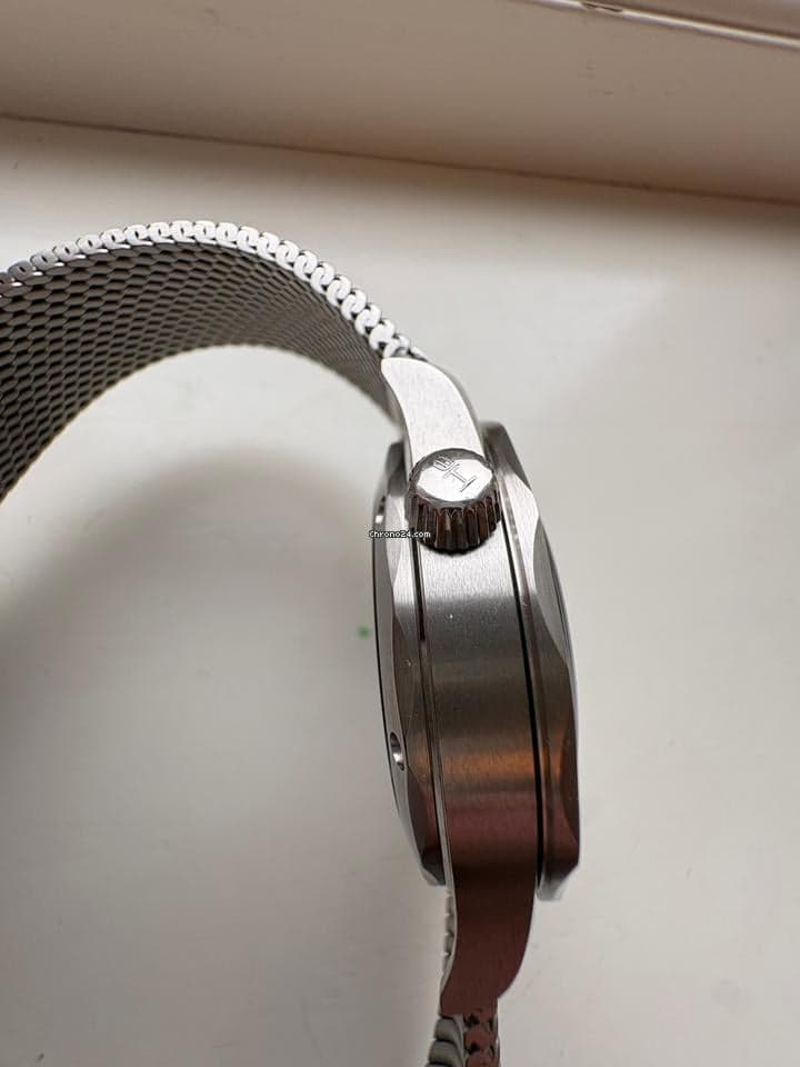 Omega Seamaster Diver 300M “60 Years of James Bond” - Thumbnail 2