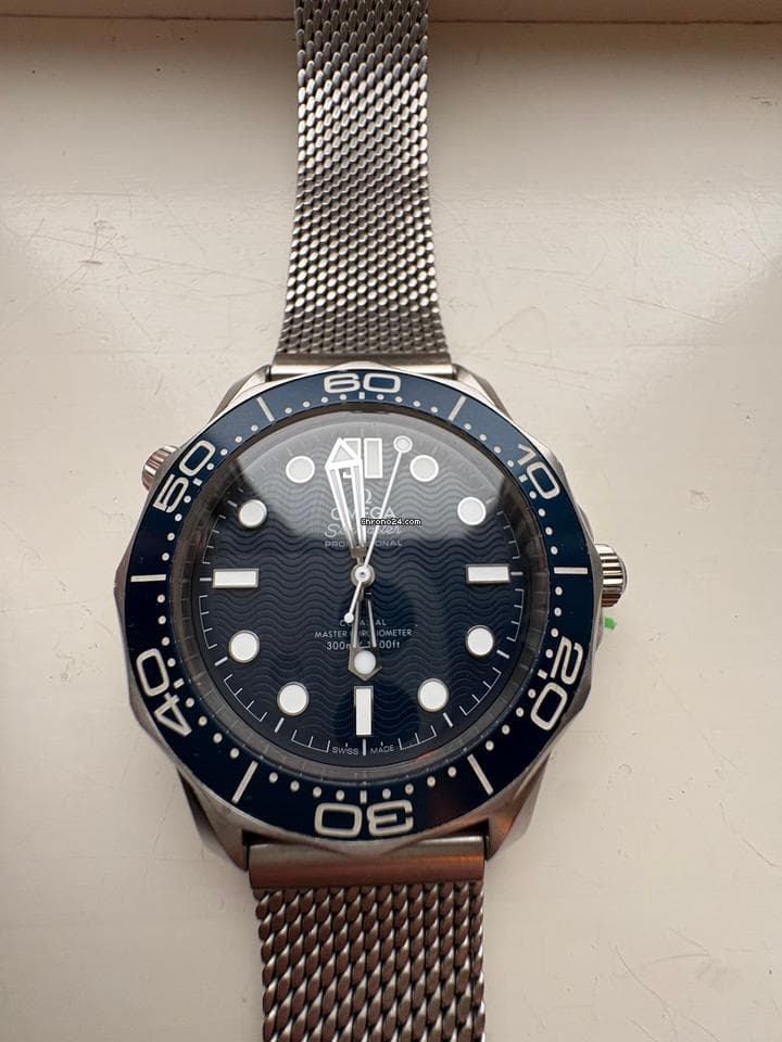 Omega Seamaster Diver 300M “60 Years of James Bond” - Thumbnail 4