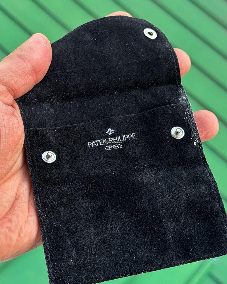 Patek Philippe Nautilus Blue Ribbed Dial – Steel – Box & Dealer Invoice – 2000 - Thumbnail 13