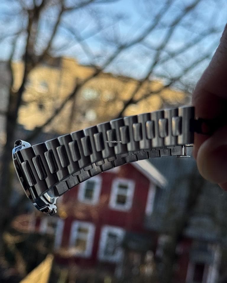 Patek Philippe Nautilus Blue Ribbed Dial – Steel – Box & Dealer Invoice – 2000 - Thumbnail 9