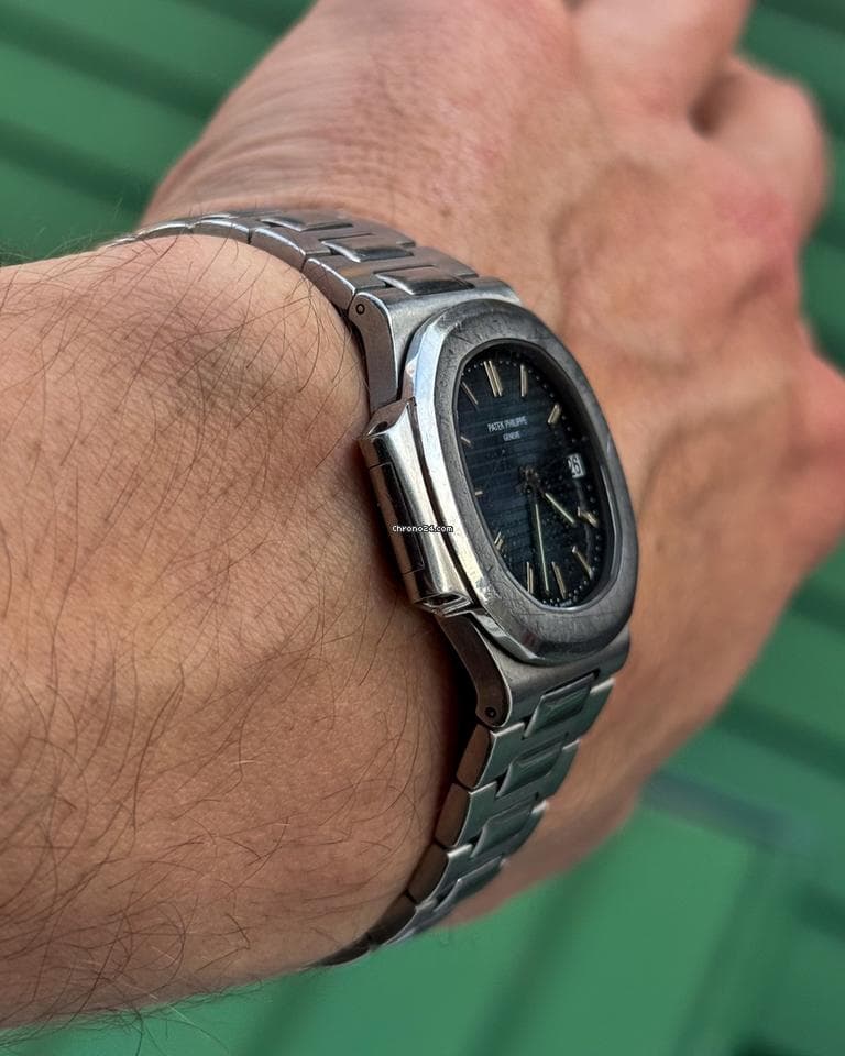 Patek Philippe Nautilus Blue Ribbed Dial – Steel – Box & Dealer Invoice – 2000 - Thumbnail 3