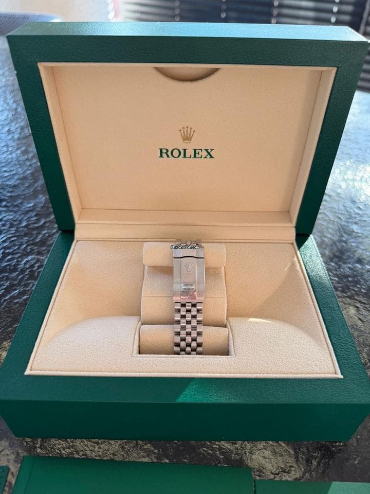 Rolex Datejust 41 Rolex Datejust 41 Green Dial Full Set - Image 1