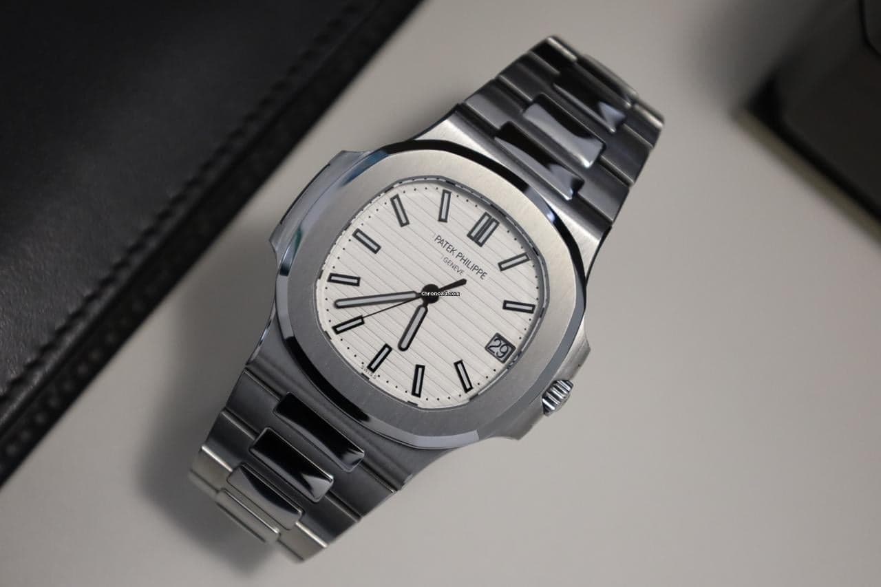 Patek Philippe Nautilus 5711/1A-011 White dial from 2015 - excellent condition - Thumbnail 7