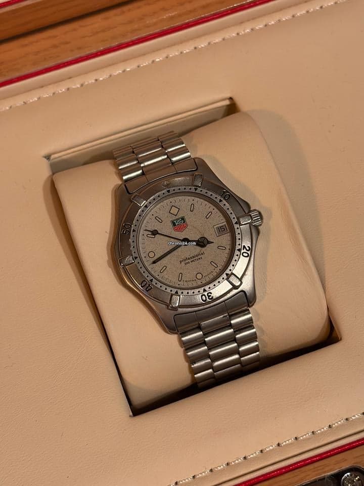 TAG Heuer 2000 Professional - Image 1