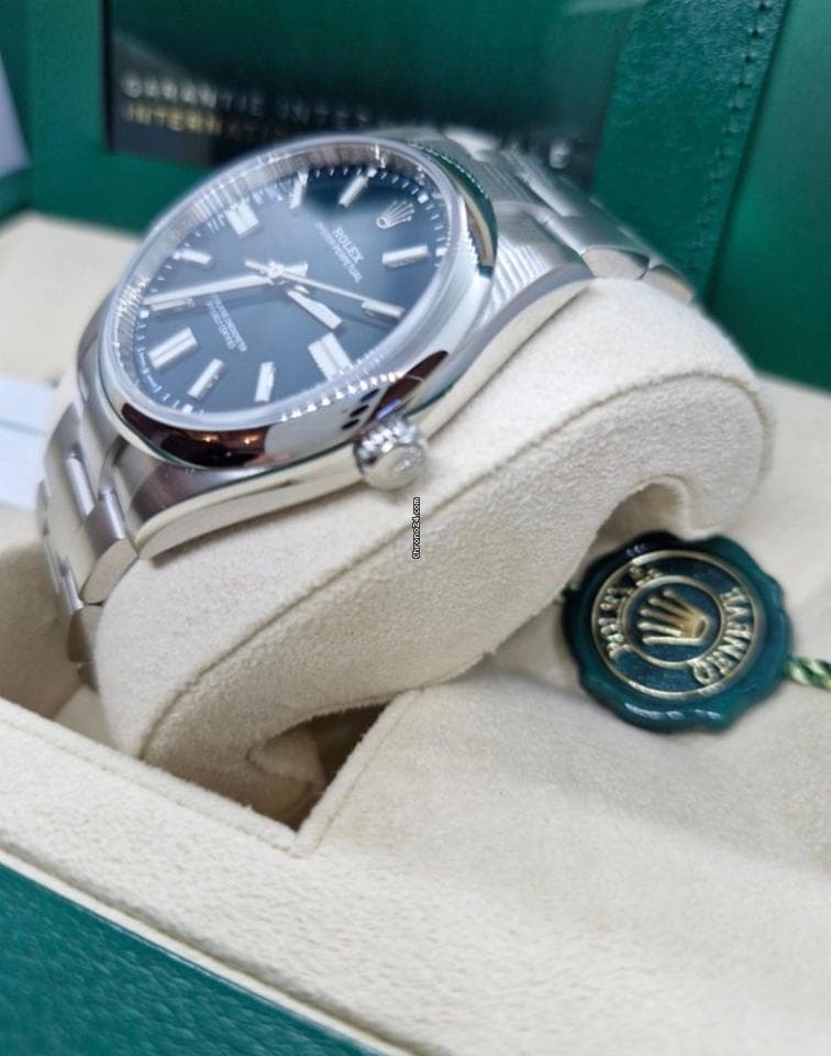 Rolex Oyster Perpetual 41 Blue Dial - Thumbnail 4