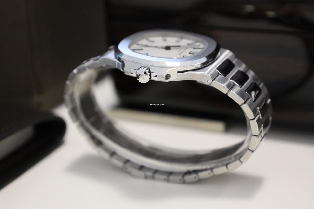 Patek Philippe Nautilus 5711/1A-011 White dial from 2015 - excellent condition - Thumbnail 2