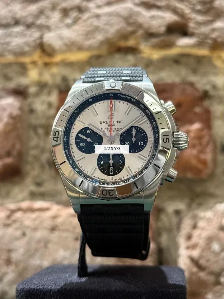 Breitling Chronomat B01 42 like new von 2025 - Image 1