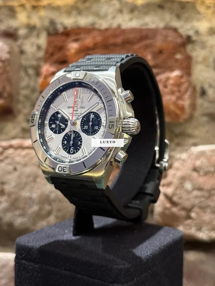 Breitling Chronomat B01 42 like new von 2025 - Thumbnail 3