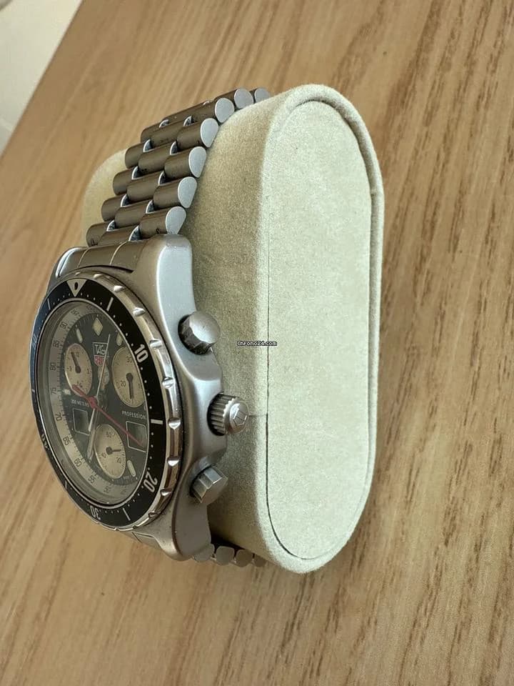 TAG Heuer 2000 Professional - Thumbnail 2