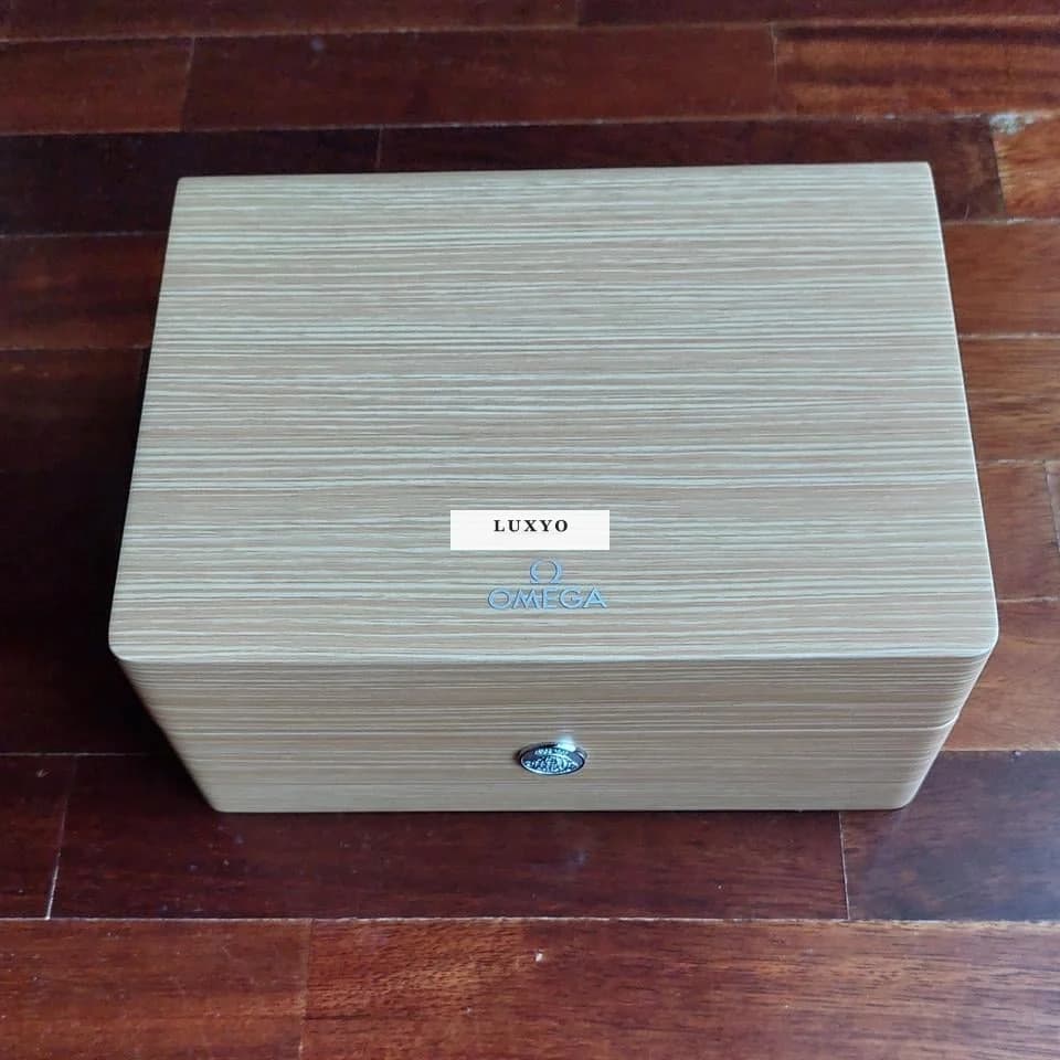 Omega Seamaster Planet Ocean Orologio Nuovo, mai usato completo di cofanetto originale - Thumbnail 8