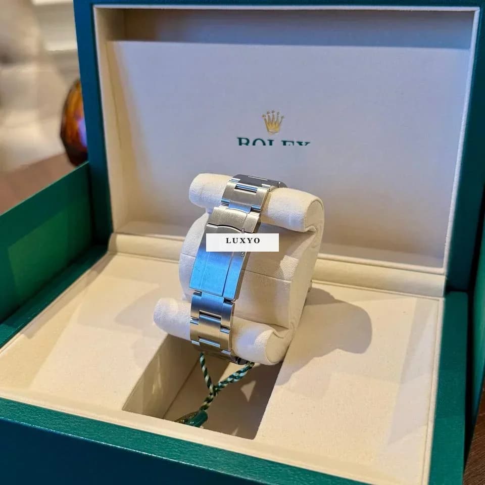 Rolex Oyster Perpetual  Stainless Dial (2025) Rolex oyster BEIGE 41 mm / Ref: 134300 / New and stickers . - Thumbnail 14