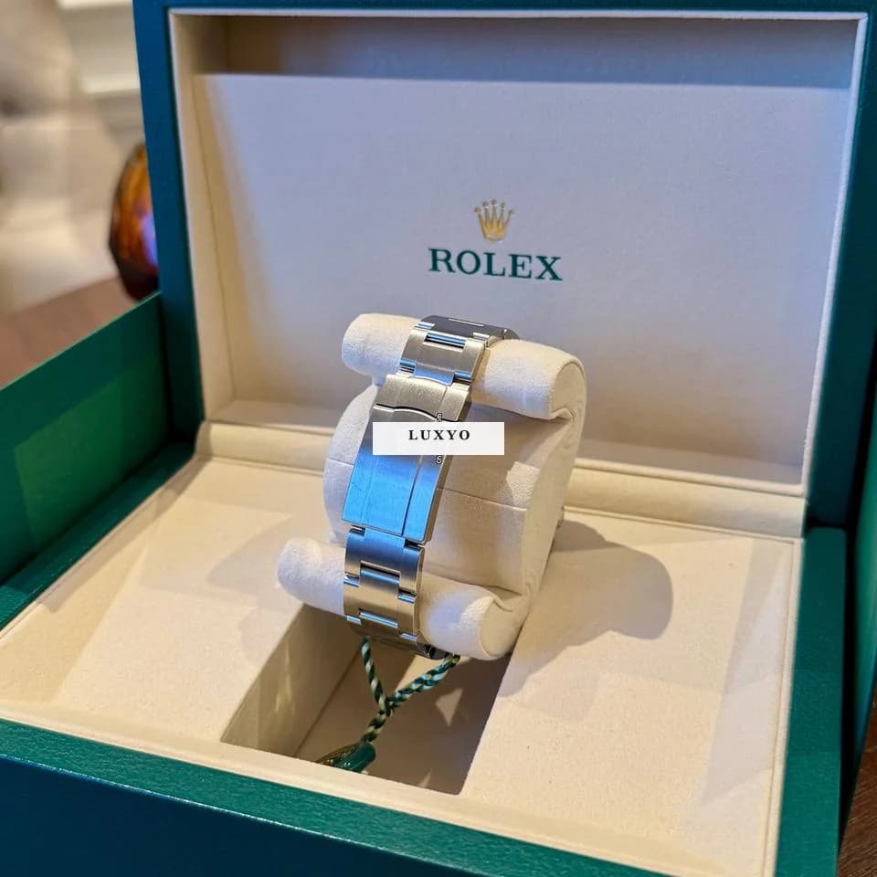 Rolex Oyster Perpetual  Stainless Dial (2025) Rolex oyster BEIGE 41 mm / Ref: 134300 / New and stickers . - Thumbnail 17