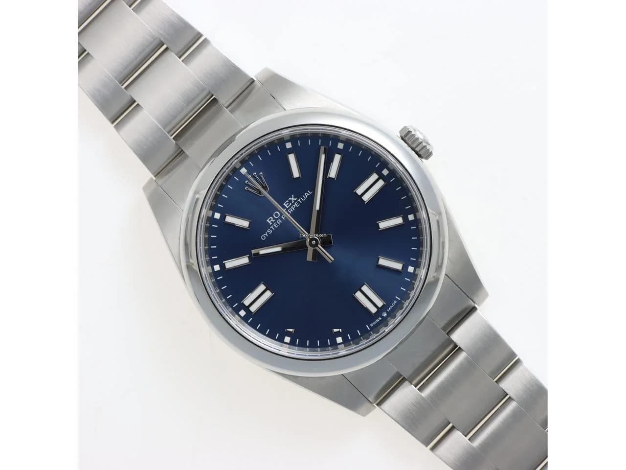 Rolex Oyster Perpetual 41 Blue Dial Excellent Conditions Full Set 01/2025 - Thumbnail 2