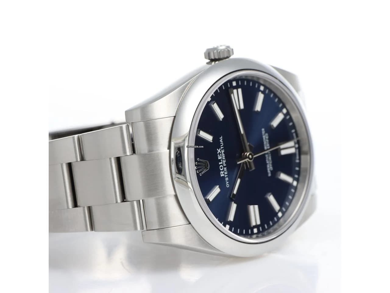 Rolex Oyster Perpetual 41 Blue Dial Excellent Conditions Full Set 01/2025 - Thumbnail 4