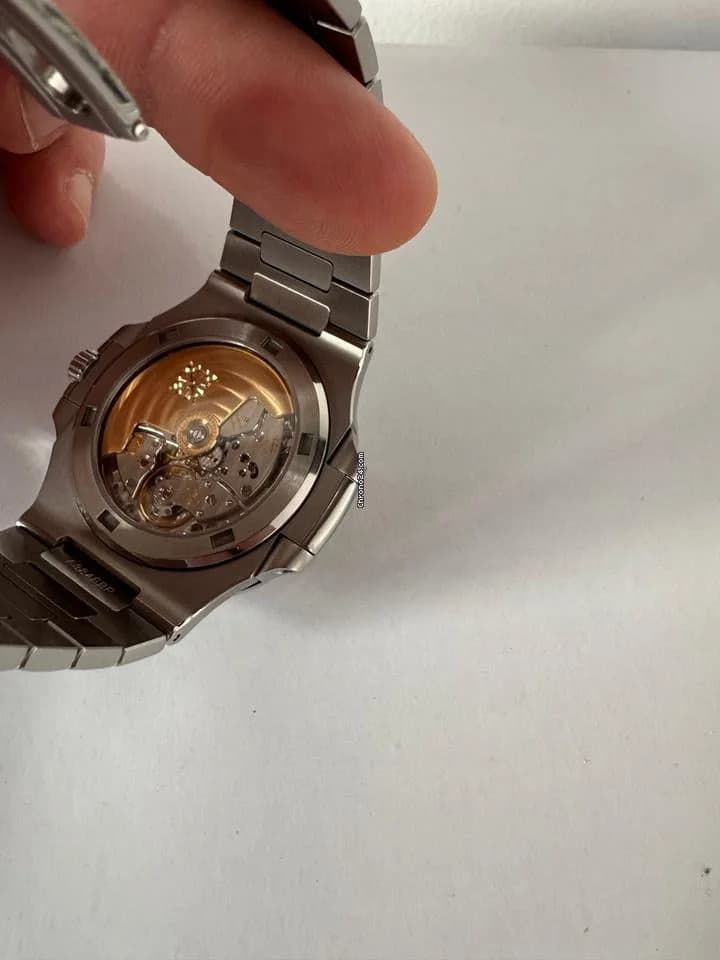 Patek Philippe Nautilus 2018 white dial full set 99% condition - Thumbnail 6