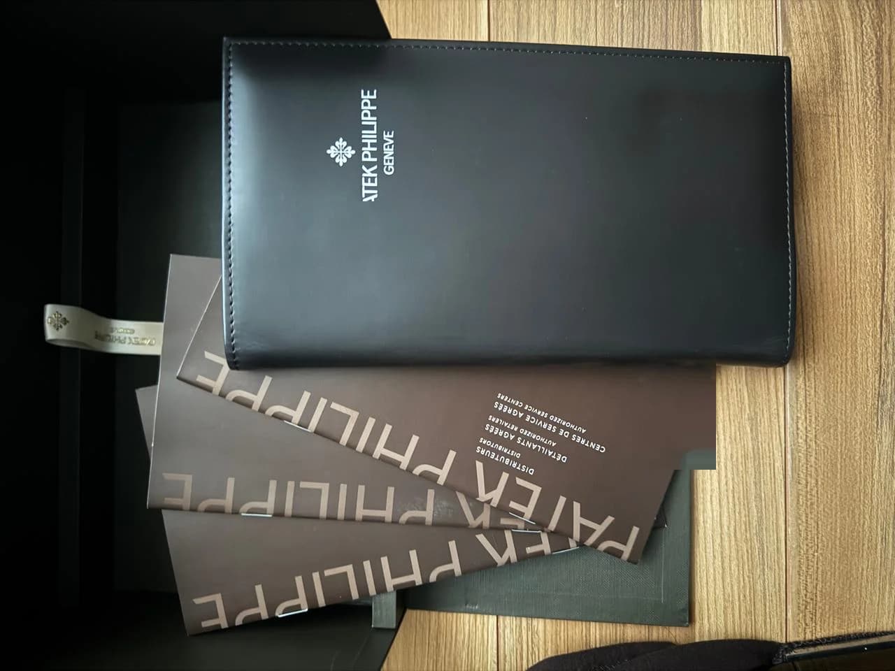 Patek Philippe Nautilus 2018 white dial full set 99% condition - Thumbnail 8