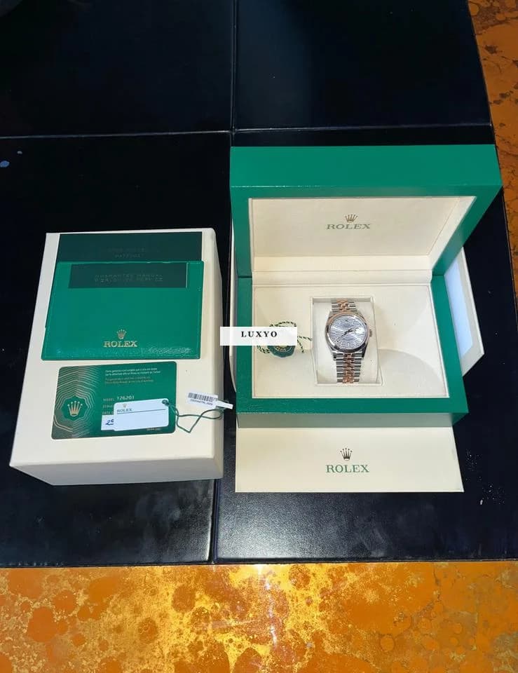 Rolex Datejust 36 126201 - Jubilee - Rose Gold/Steel -  Smooth Bezel - Thumbnail 6