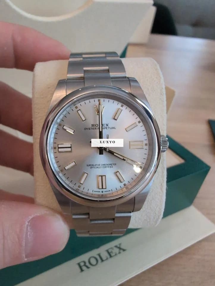 Rolex Oyster Perpetual 41 État neuf full set visible à Paris - Image 1