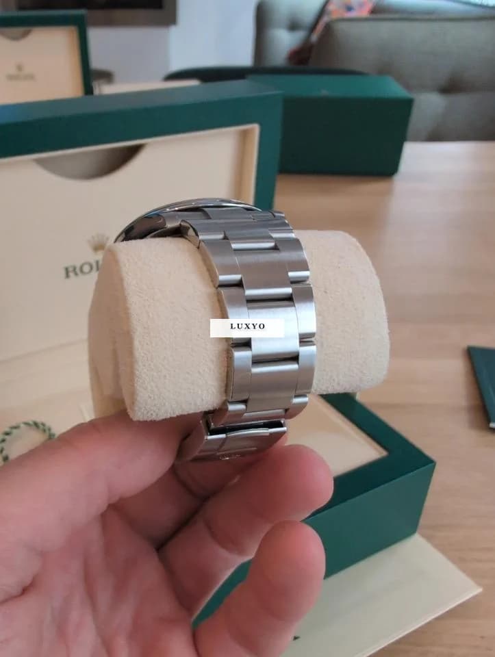 Rolex Oyster Perpetual 41 État neuf full set visible à Paris - Thumbnail 4