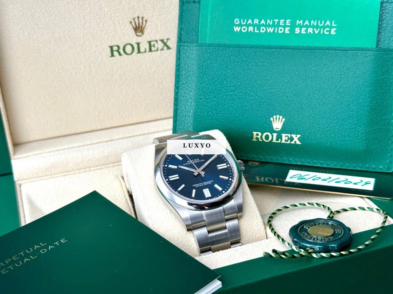 Rolex Oyster Perpetual 41 full set, unworn, watch & straps new - Thumbnail 2