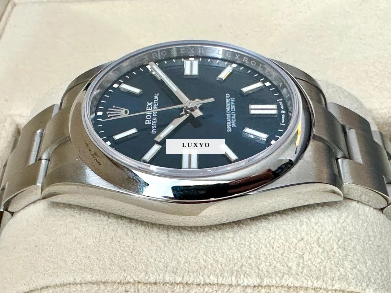 Rolex Oyster Perpetual 41 full set, unworn, watch & straps new - Thumbnail 3