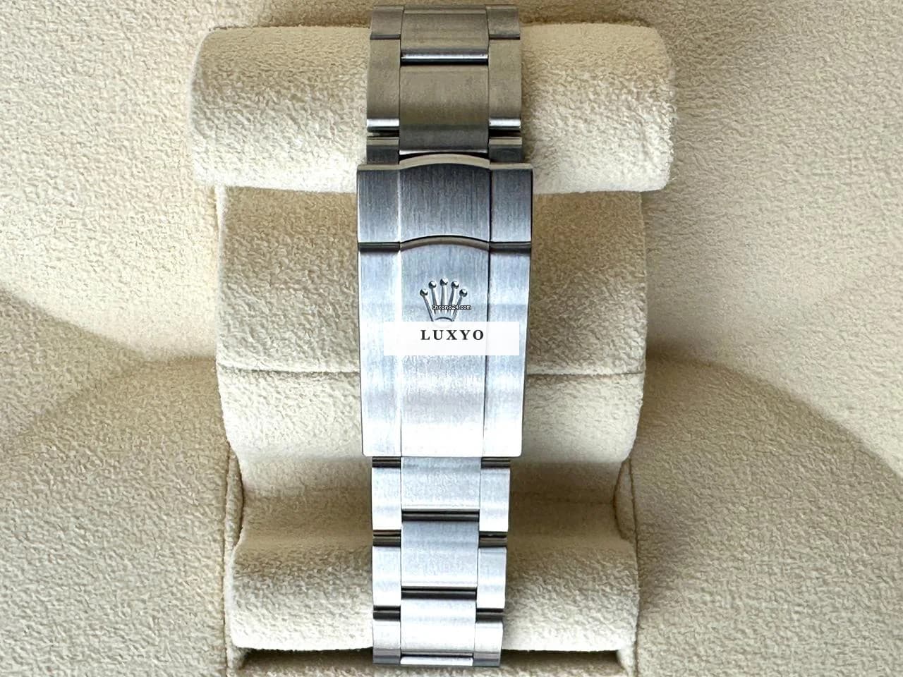 Rolex Oyster Perpetual 41 full set, unworn, watch & straps new - Thumbnail 5