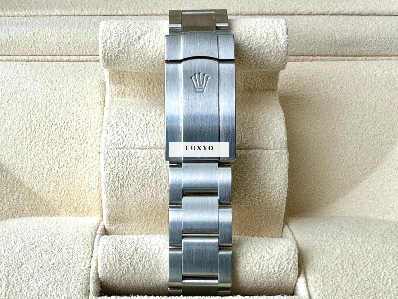 Rolex Oyster Perpetual 41 full set, unworn, watch & straps new - Thumbnail 6