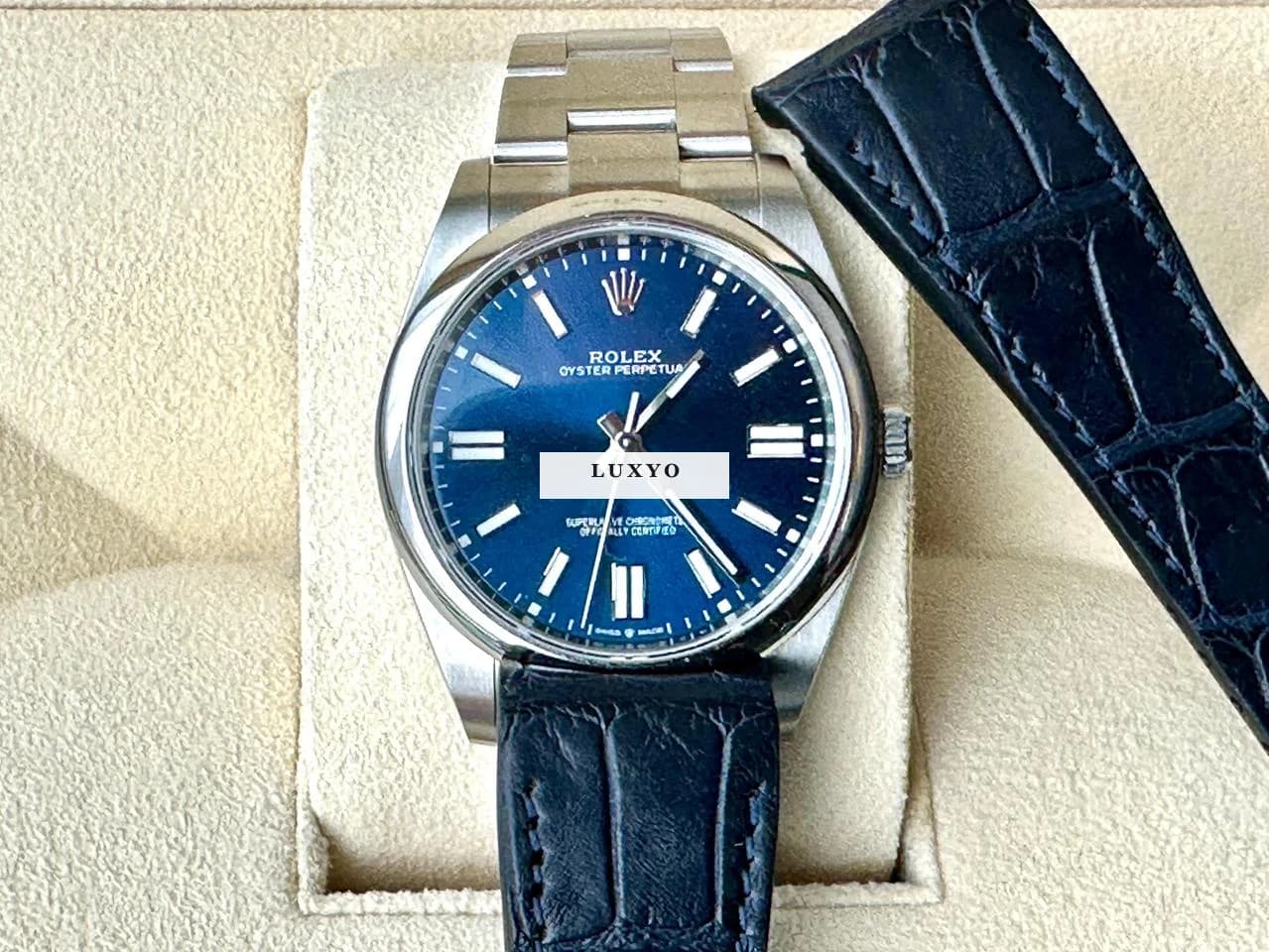 Rolex Oyster Perpetual 41 full set, unworn, watch & straps new - Thumbnail 8