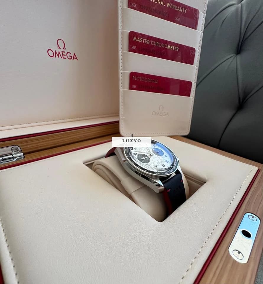 Omega Speedmaster Master Chronometer Chronograph Like New - Thumbnail 2