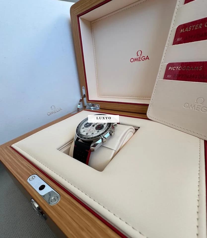 Omega Speedmaster Master Chronometer Chronograph Like New - Thumbnail 3