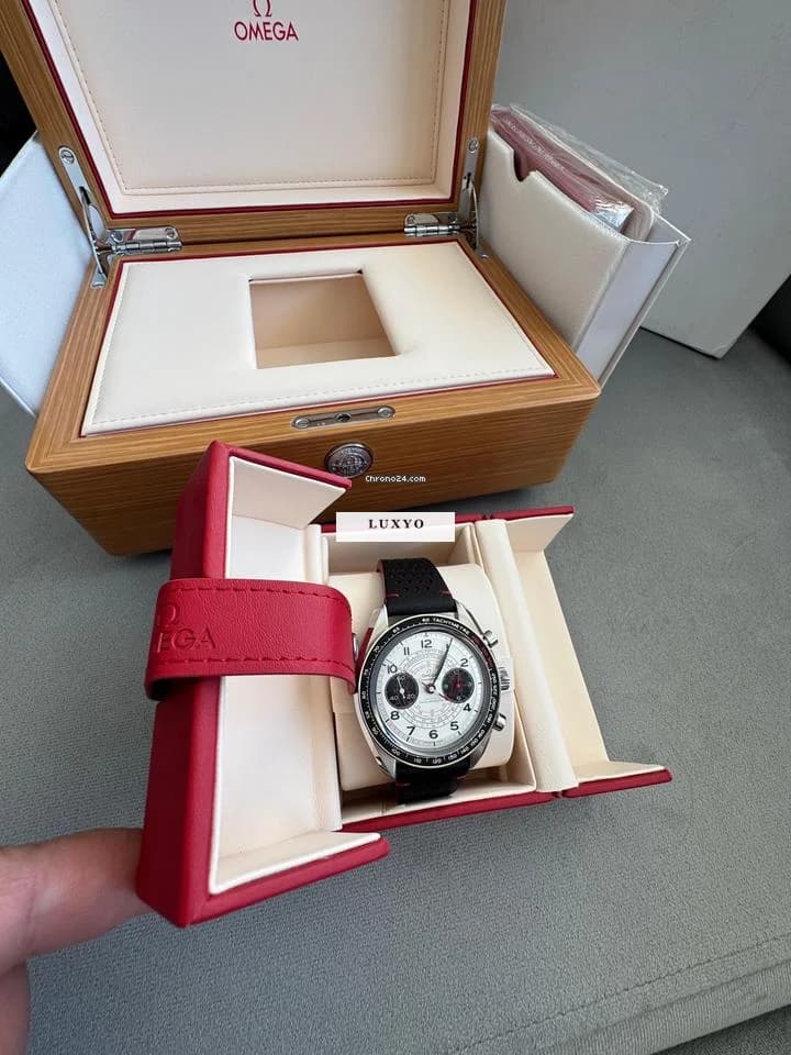 Omega Speedmaster Master Chronometer Chronograph Like New - Thumbnail 5