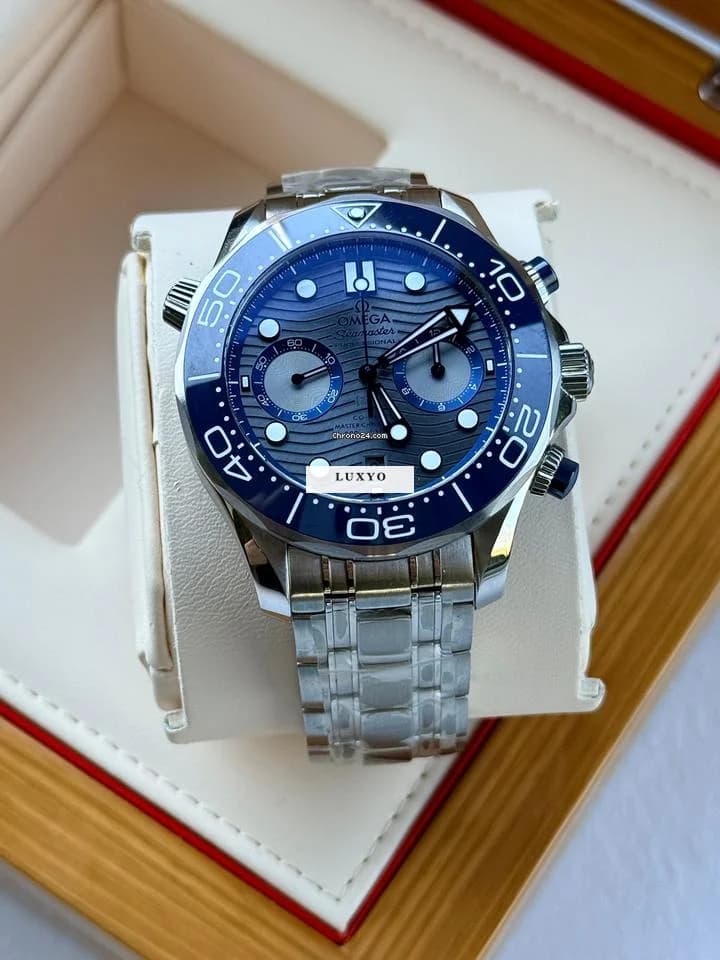 Omega Seamaster Diver 300 M New old stock unworn !!! - Image 1