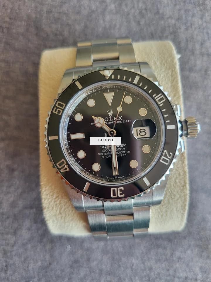 Rolex Submariner Date Neue und ungetragene Rolex Submariner - Image 1