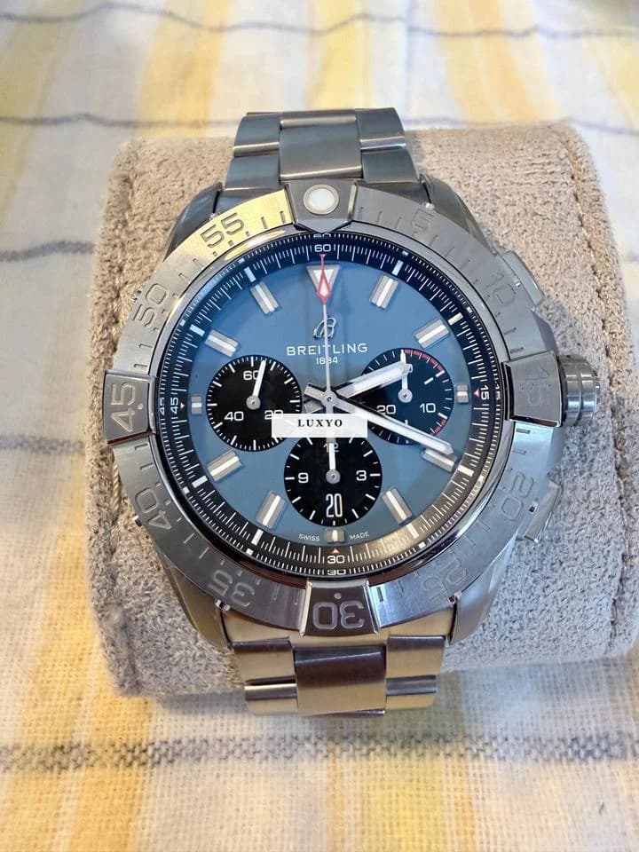 Breitling Super Avenger B01 Chronograph 46 komlett neu und ungetragen - Image 1